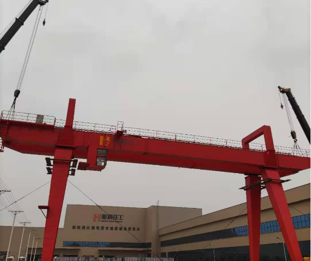 購買路橋門式起重機時應(yīng)該注意哪些？門式起重機廠家為您解答