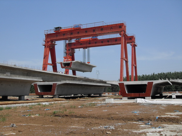 為了更好的操作提梁機(jī)請注意這幾點