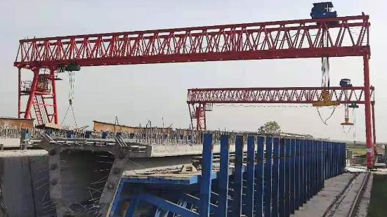 為什么要對門式起重機(jī)進(jìn)行定時清理？