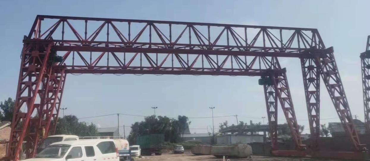 在使用花架龍門吊時，有哪些安全注意事項(xiàng)？如何避免吊鉤或起重物損壞或?qū)е氯松韨Γ?>
                                                                    </div>
                                <div   id=